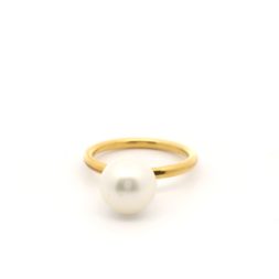 SIMPLE SOUTH SEA PEARL RING IN WHITE COLOR WITH 18K GOLD FRAME